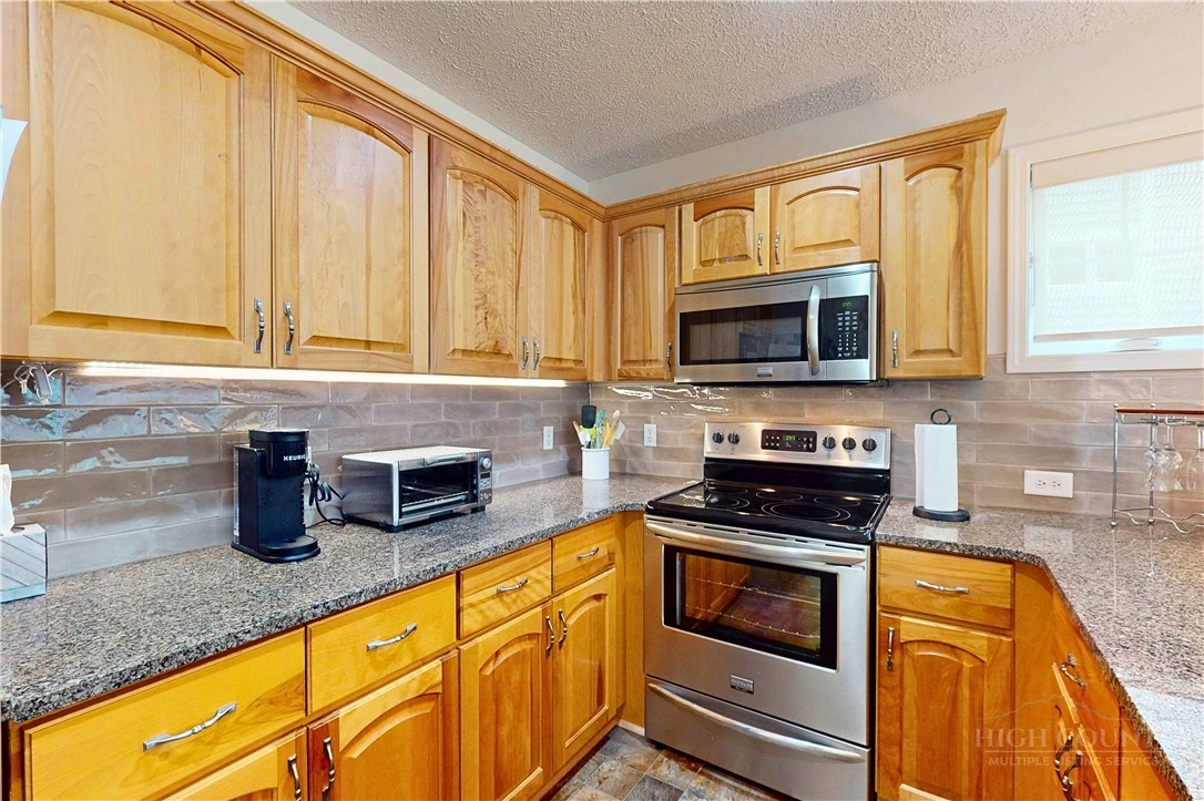 Image number 8 for the current listing