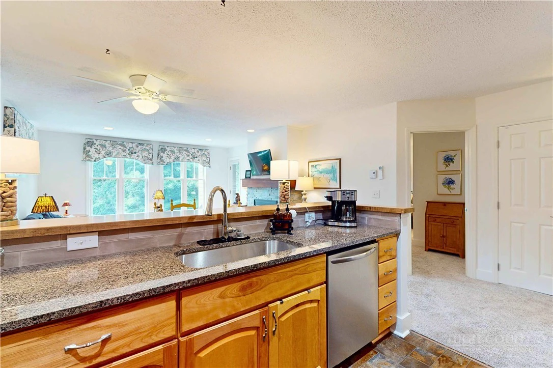 Image number 9 for the current listing