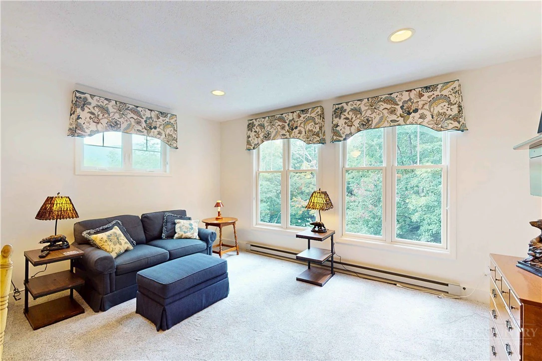 Image number 3 for the current listing