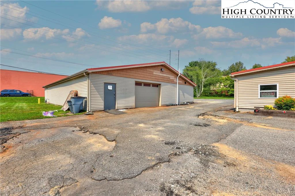Image number 14 for the current listing