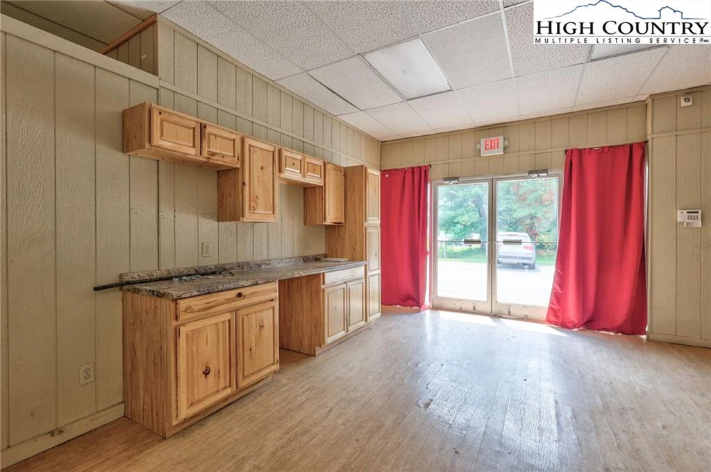Image number 9 for the current listing