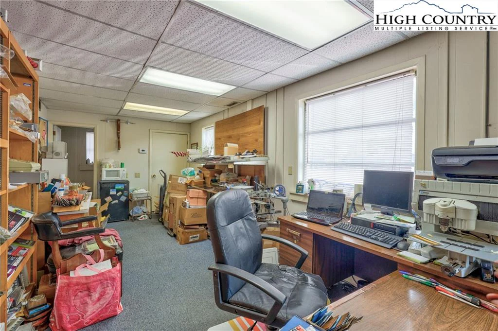 Image number 3 for the current listing