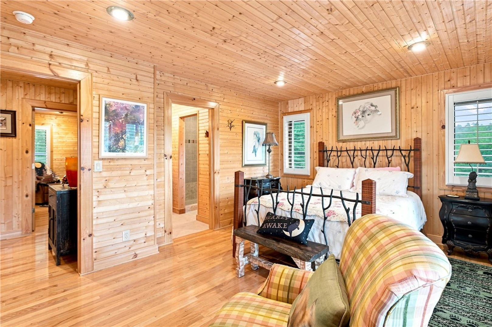 Image number 14 for the current listing