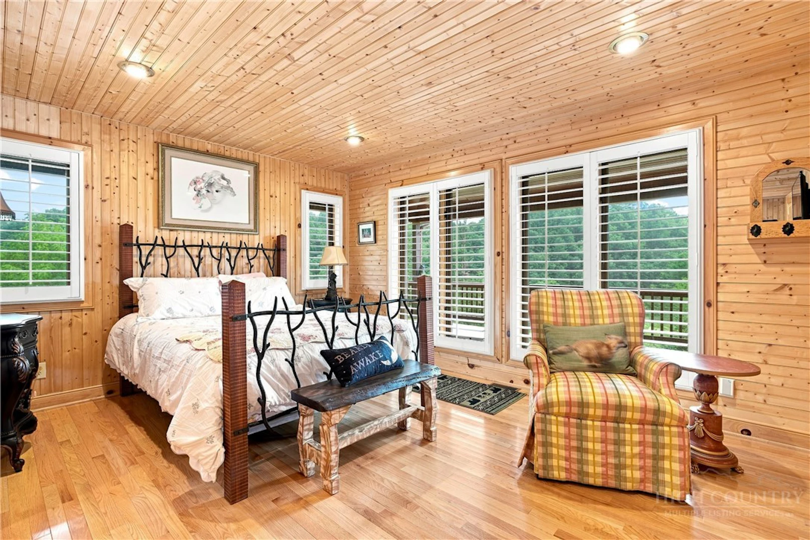 Image number 19 for the current listing