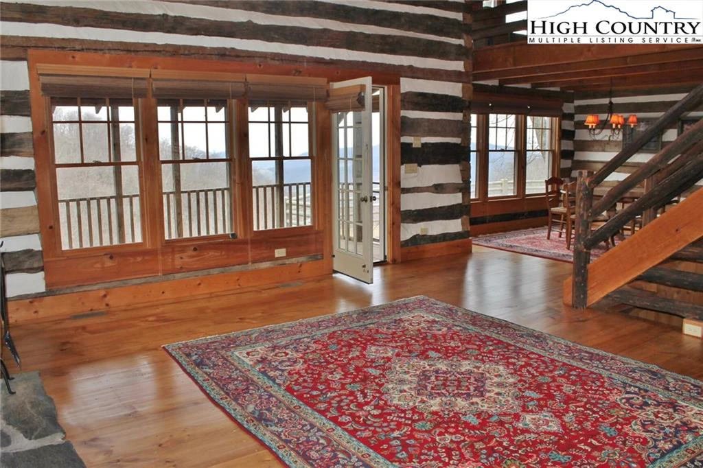 Image number 19 for the current listing