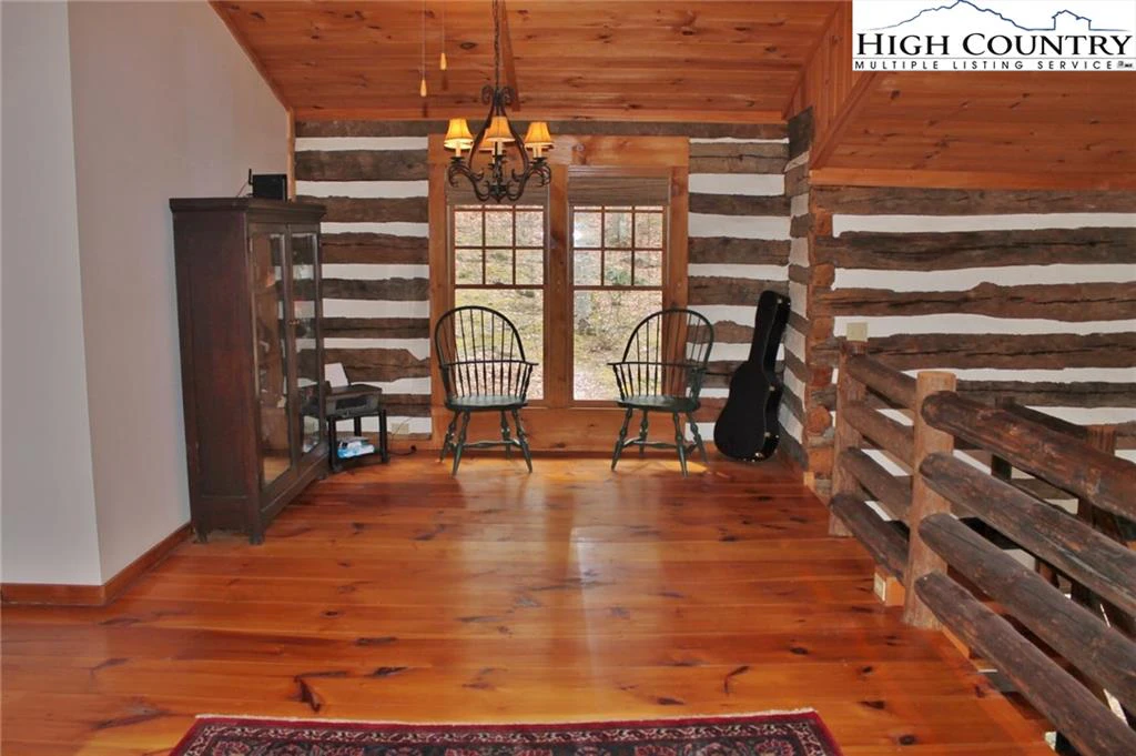 Image number 13 for the current listing