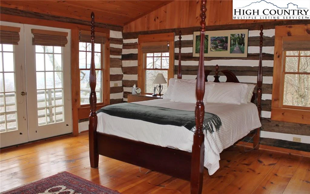 Image number 11 for the current listing