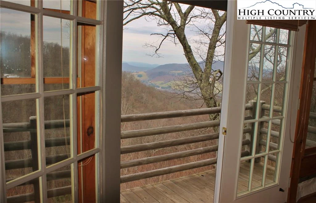 Image number 10 for the current listing