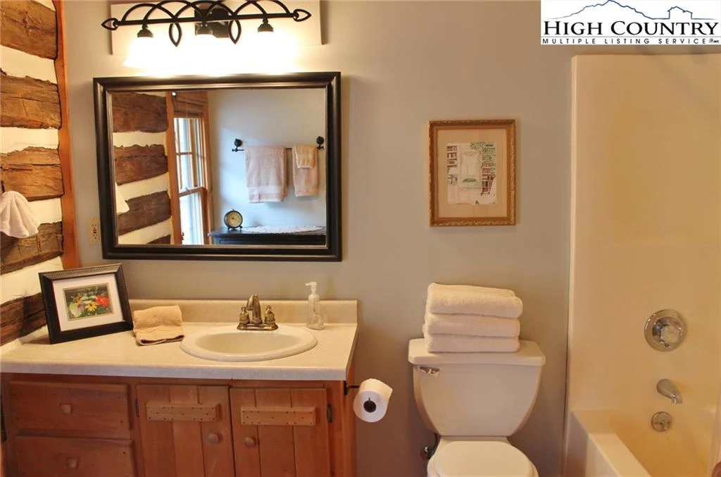 Image number 9 for the current listing