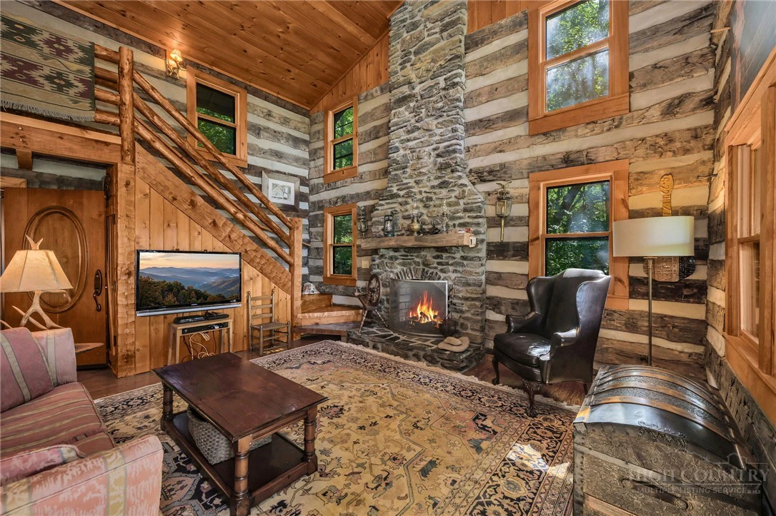 Image number 16 for the current listing