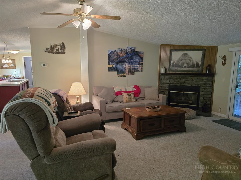 Image number 19 for the current listing