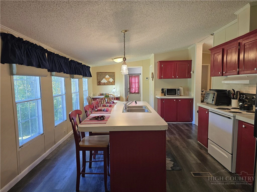 Image number 10 for the current listing