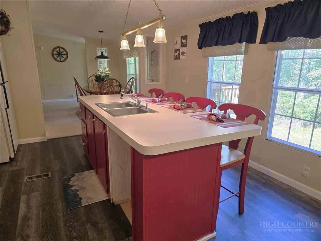 Image number 13 for the current listing