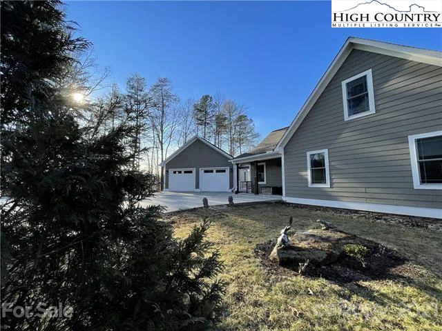 Image number 1 for the current listing