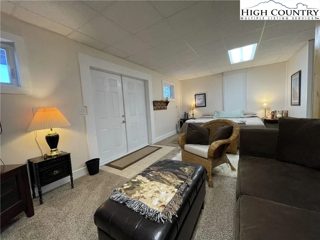 Image number 12 for the current listing