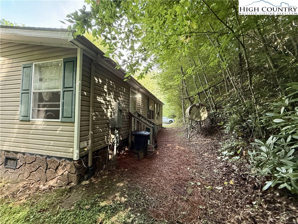 Image number 19 for the current listing