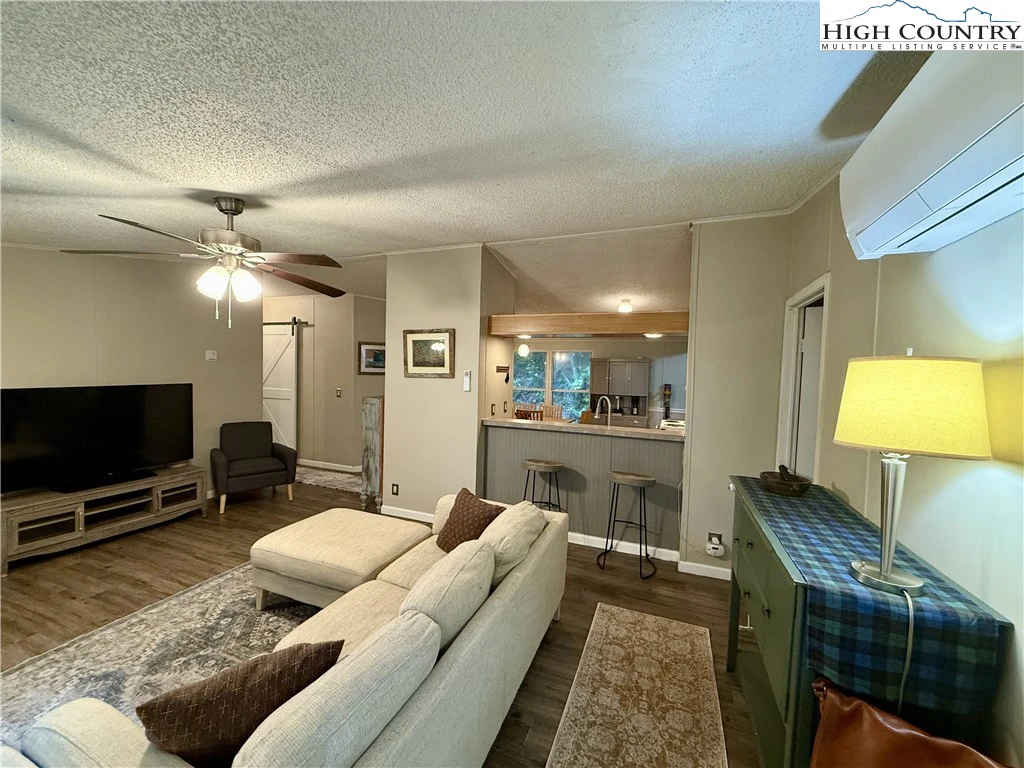 Image number 18 for the current listing