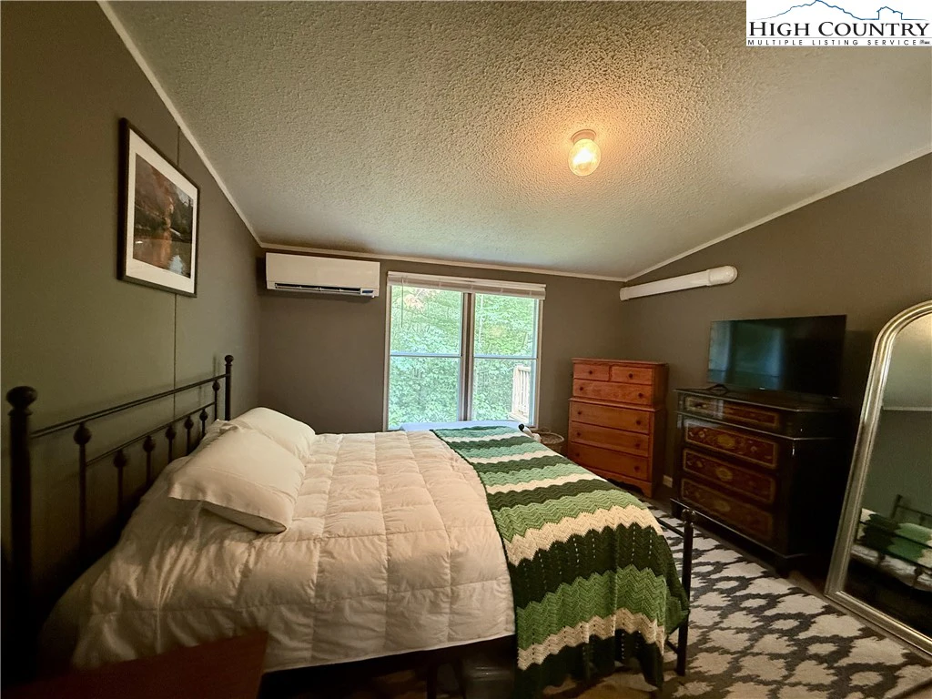 Image number 13 for the current listing