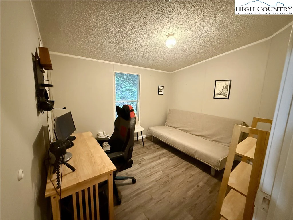 Image number 9 for the current listing