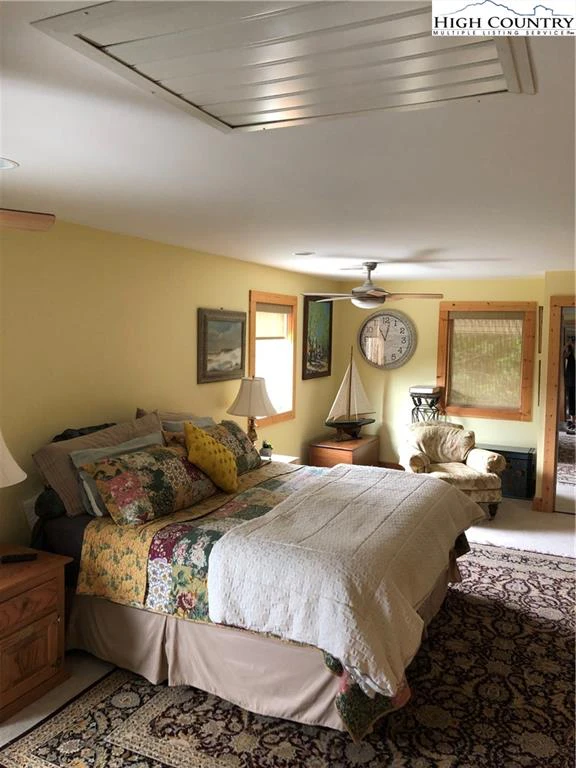 Image number 14 for the current listing