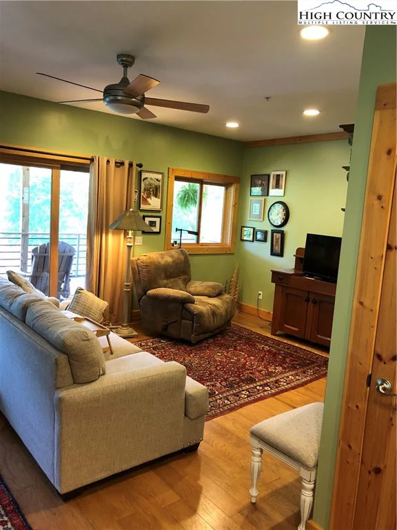 Image number 2 for the current listing