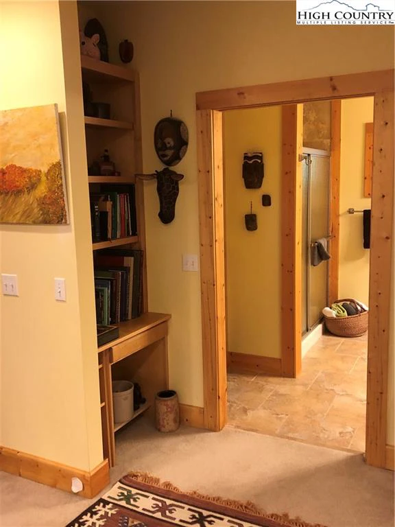 Image number 9 for the current listing