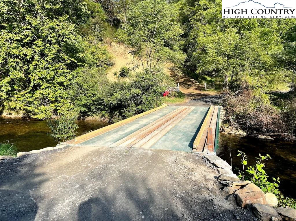Image number 16 for the current listing