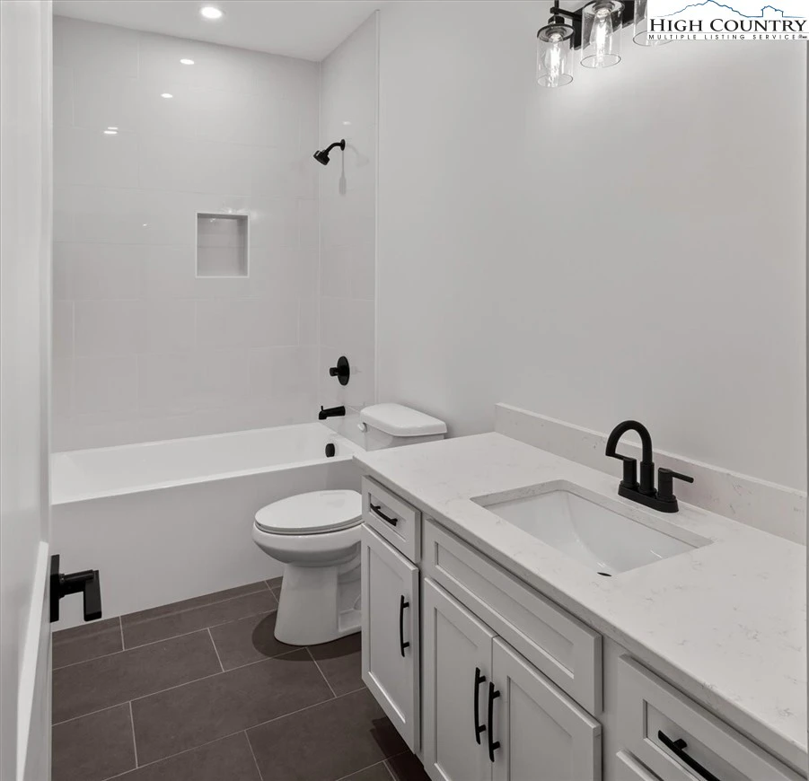 Image number 7 for the current listing
