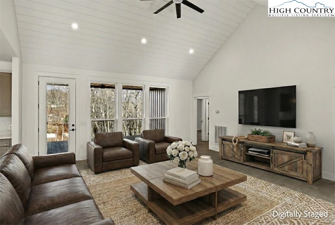 Image number 31 for the current listing