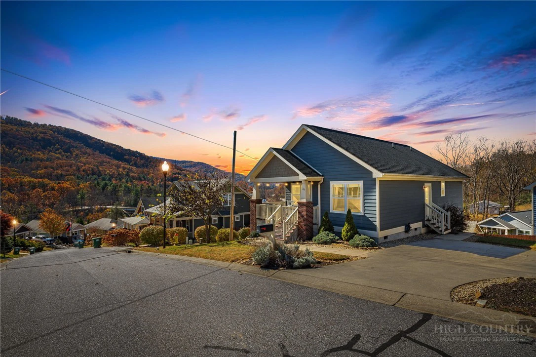 Image number 16 for the current listing