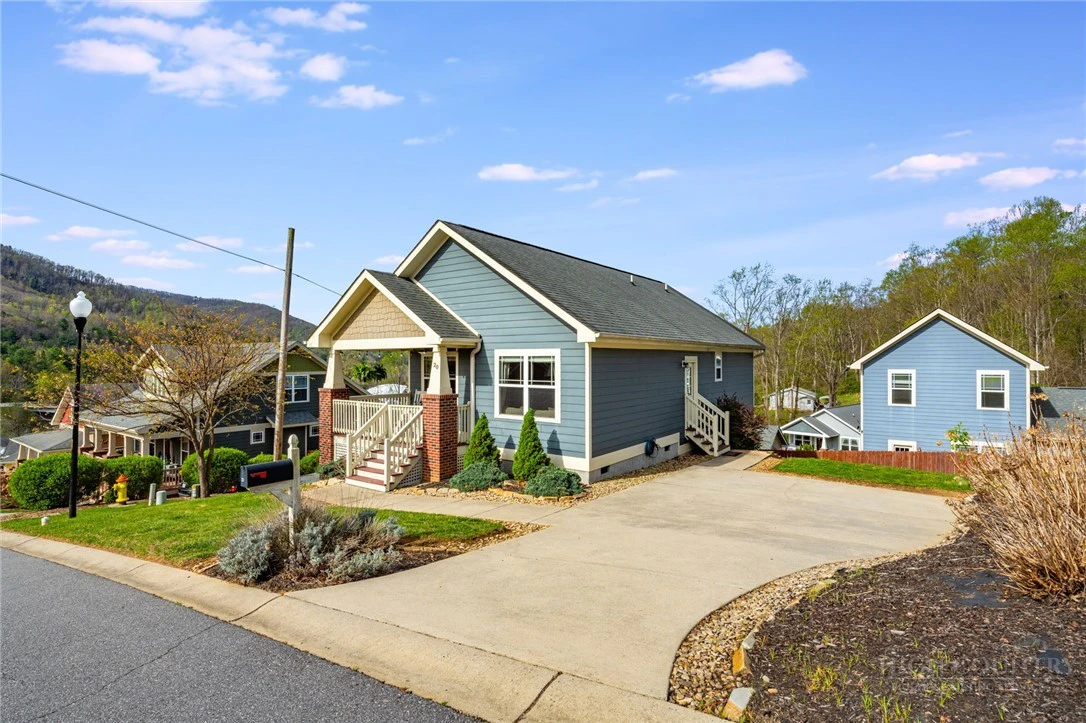 Image number 18 for the current listing