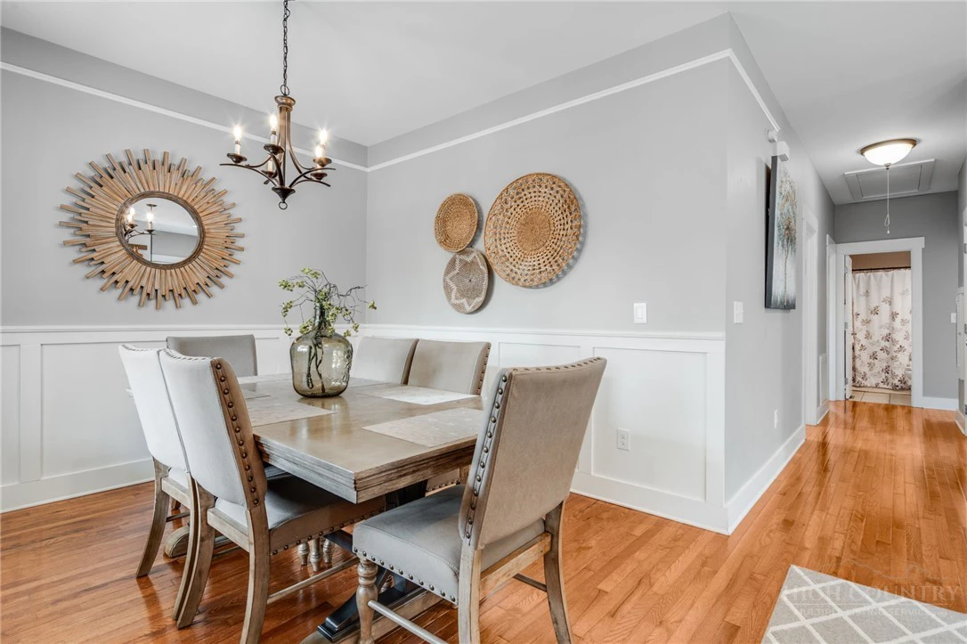 Image number 3 for the current listing