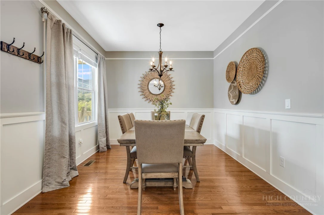 Image number 11 for the current listing