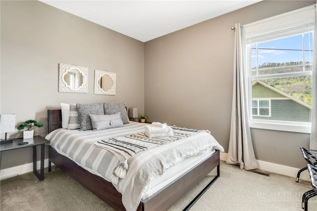 Image number 7 for the current listing