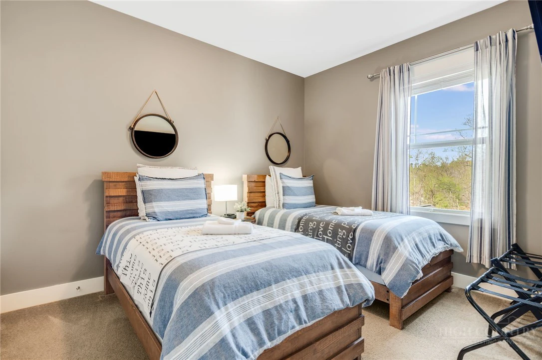 Image number 10 for the current listing