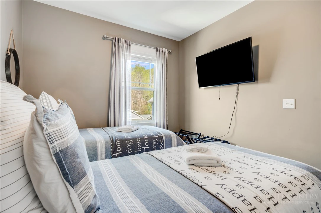 Image number 12 for the current listing