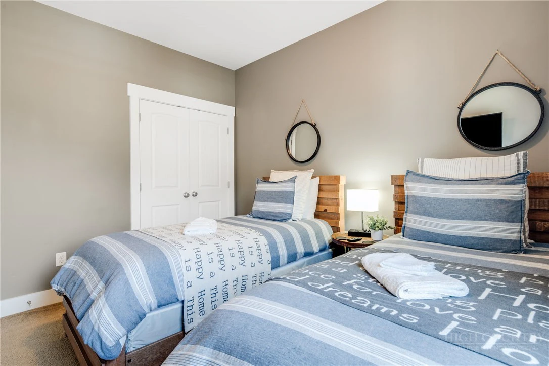 Image number 2 for the current listing