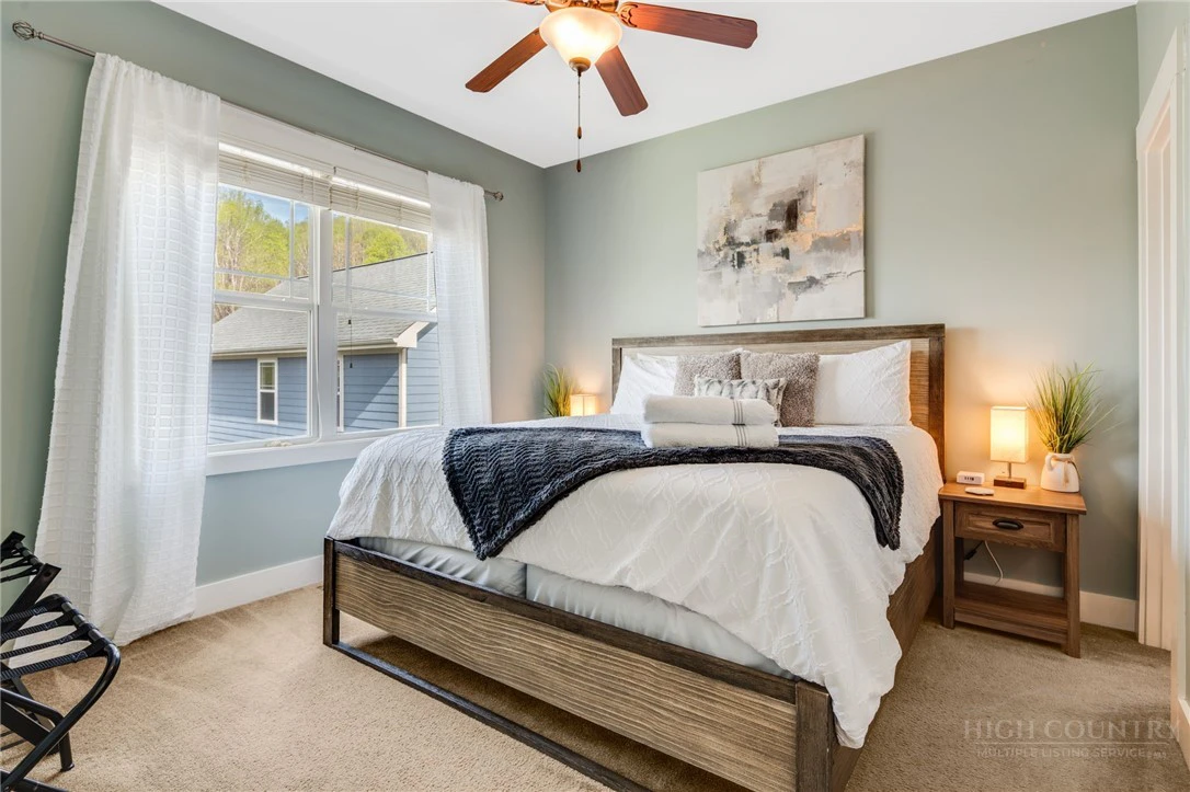 Image number 4 for the current listing