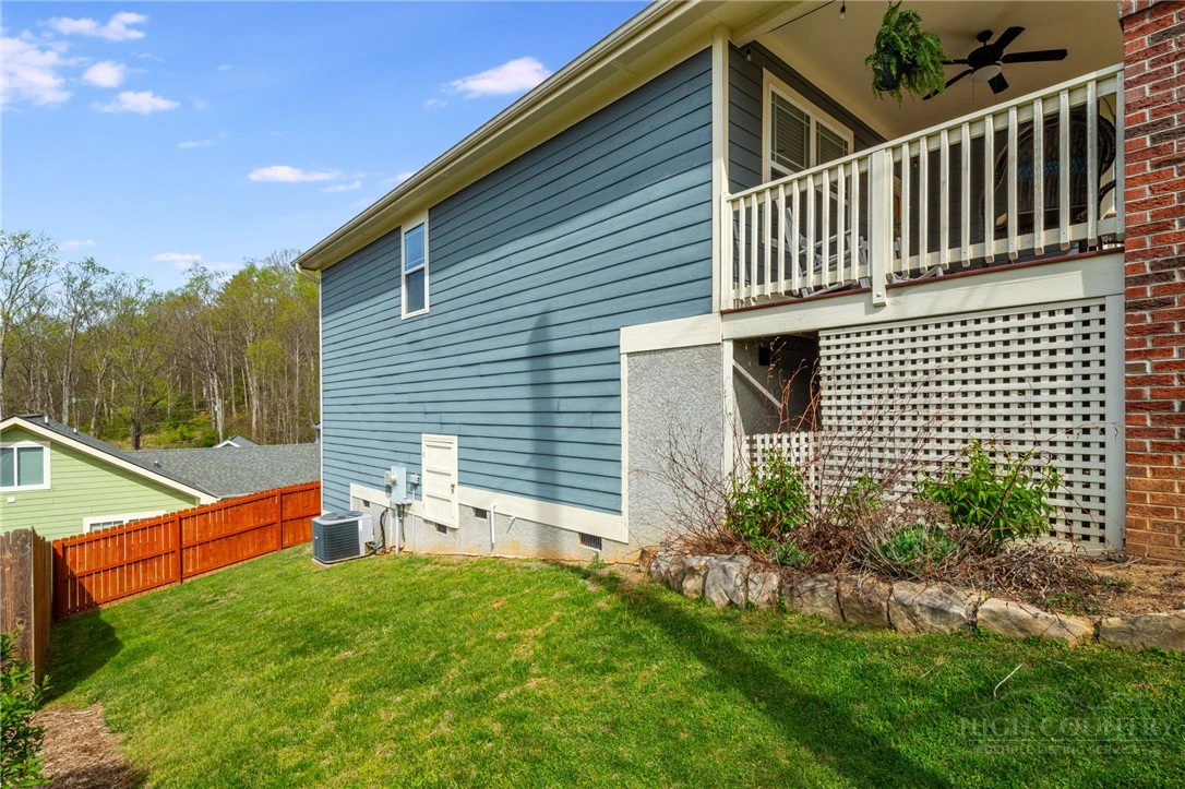 Image number 19 for the current listing