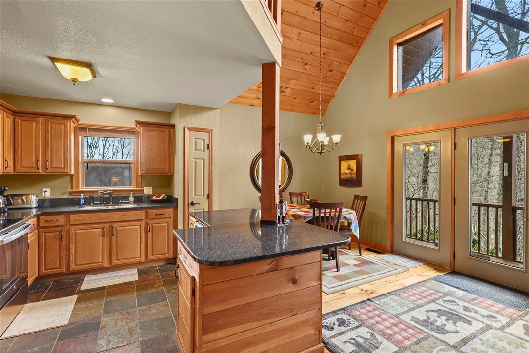 Image number 12 for the current listing