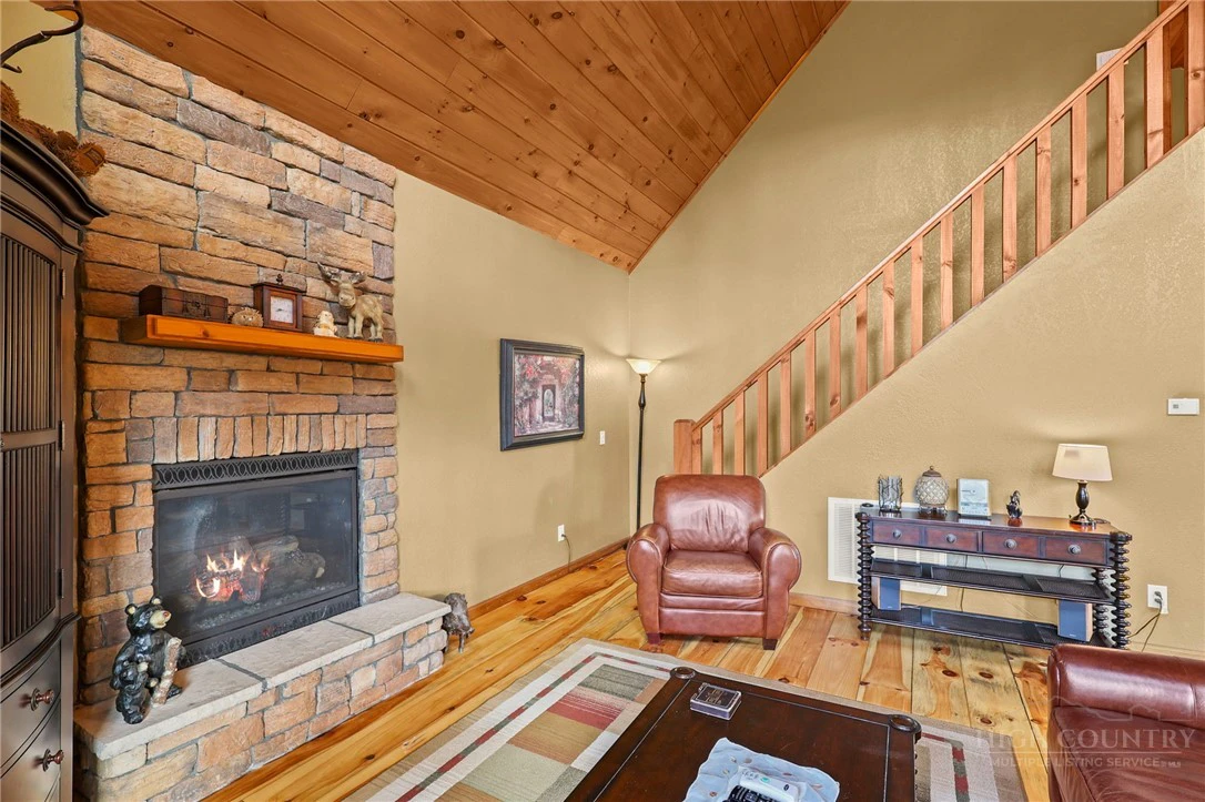 Image number 14 for the current listing
