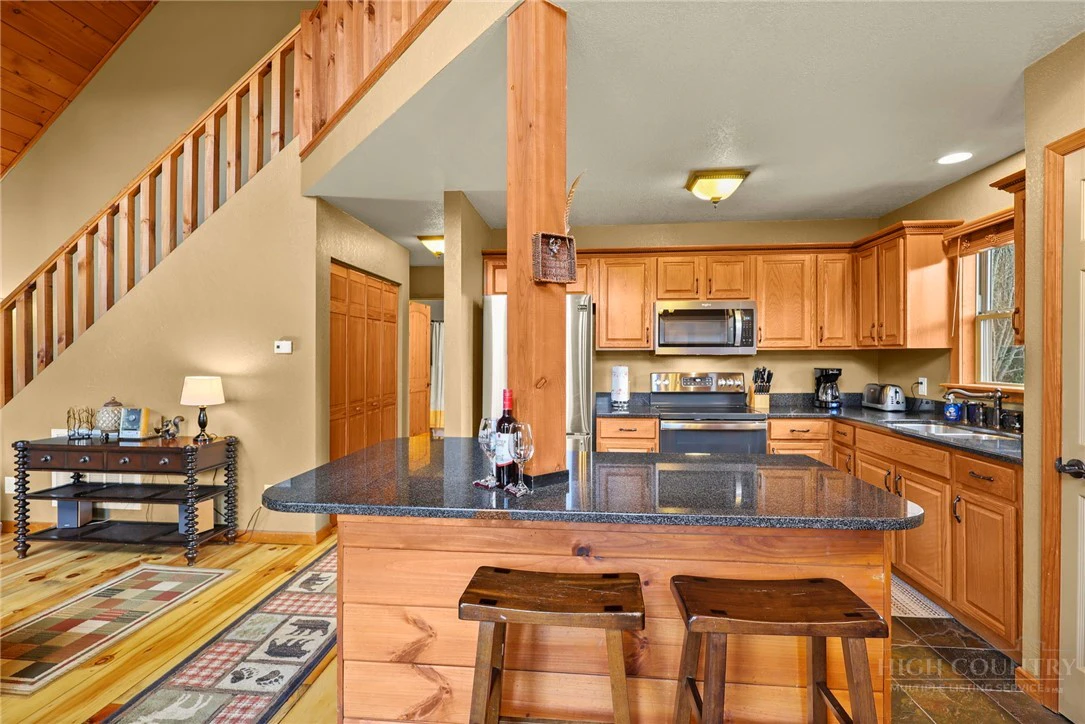 Image number 16 for the current listing