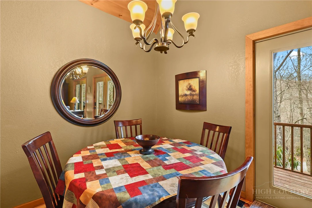 Image number 17 for the current listing