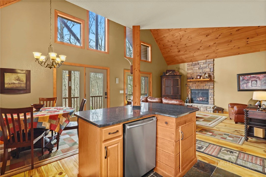 Image number 19 for the current listing