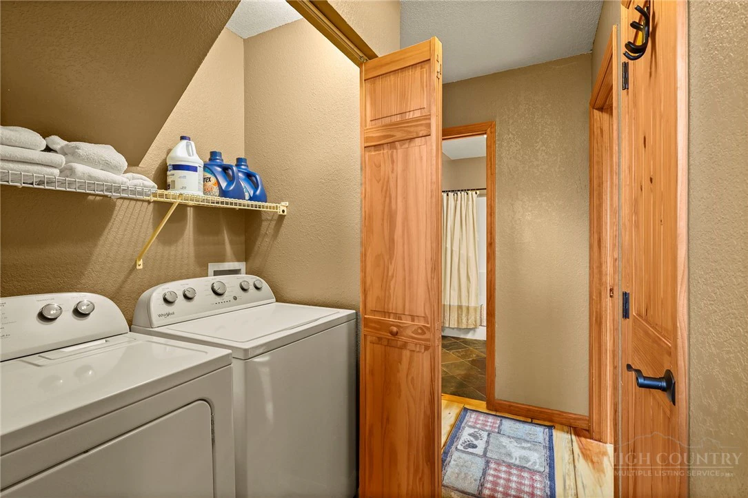 Image number 21 for the current listing