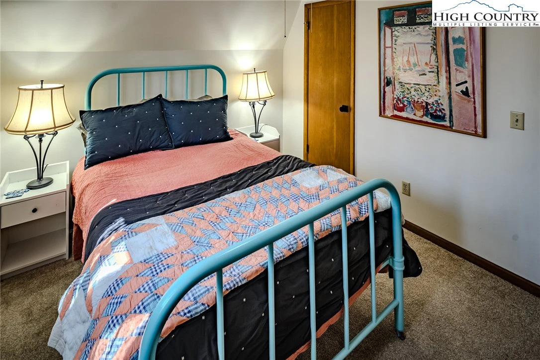 Image number 5 for the current listing