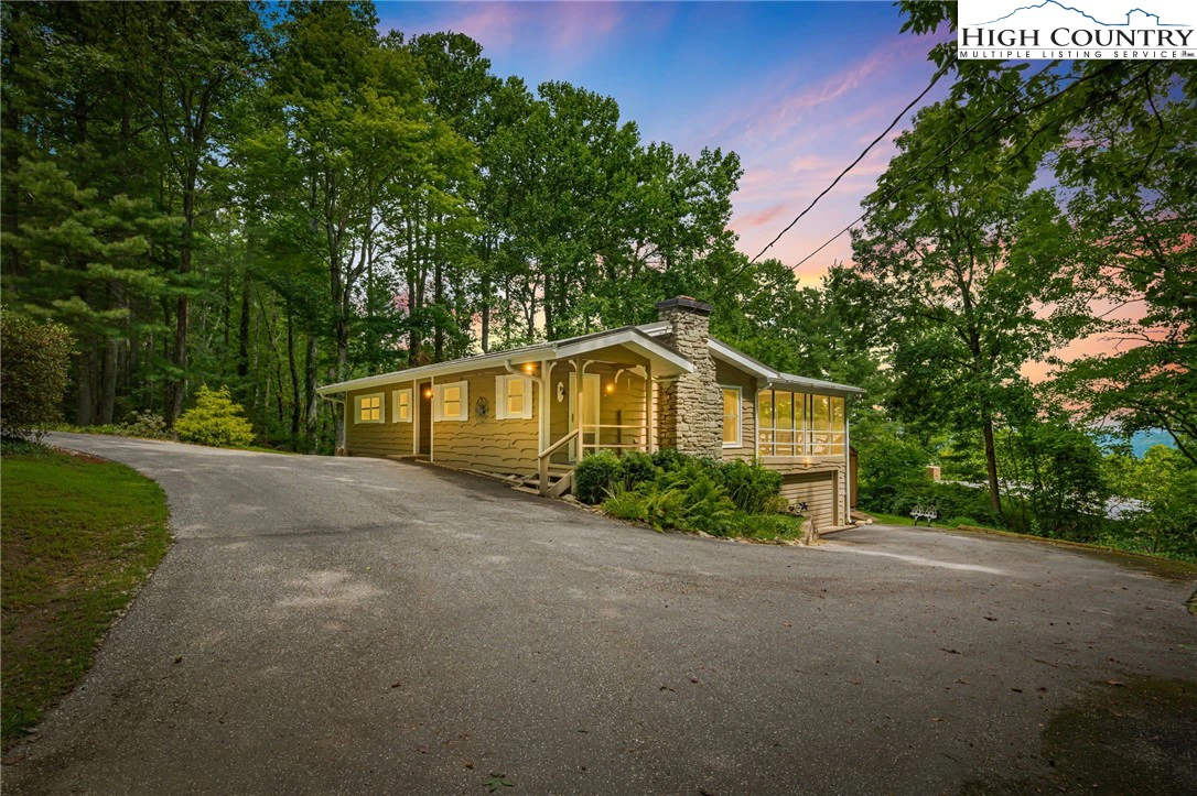 Image number 18 for the current listing