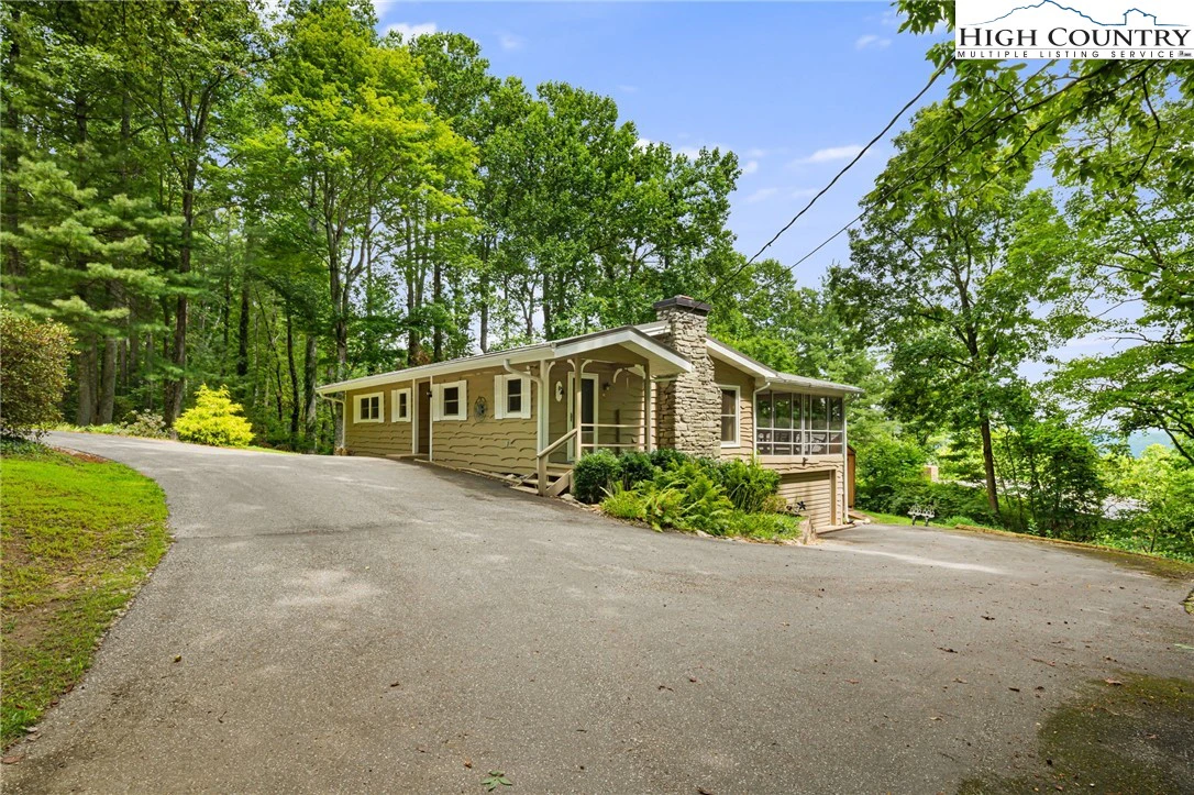 Image number 17 for the current listing