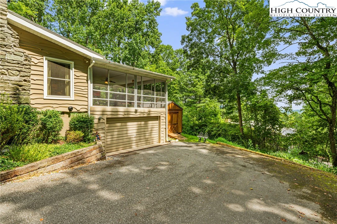 Image number 15 for the current listing