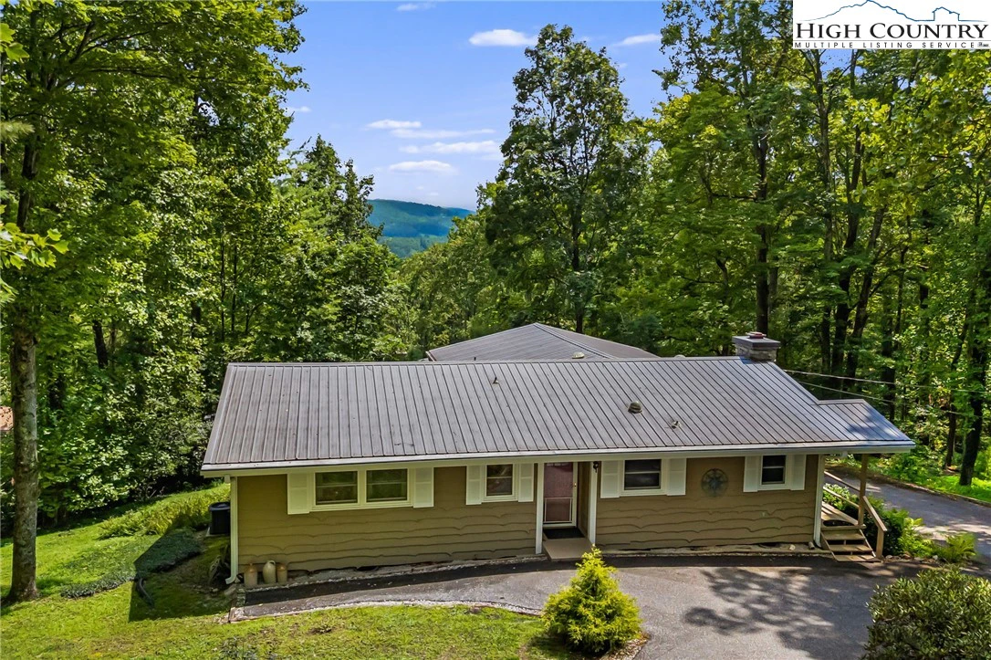 Image number 14 for the current listing